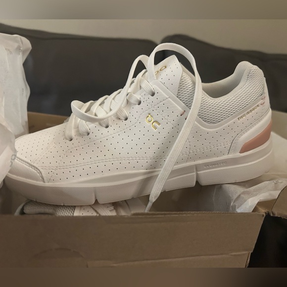 On Roger Centre Court White Woodrose shoes - Picture 5 of 7